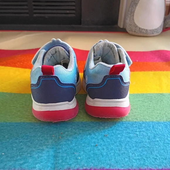 Ground Up Bluey Size 6 Light Up Sneakers - Picture 4 of 8